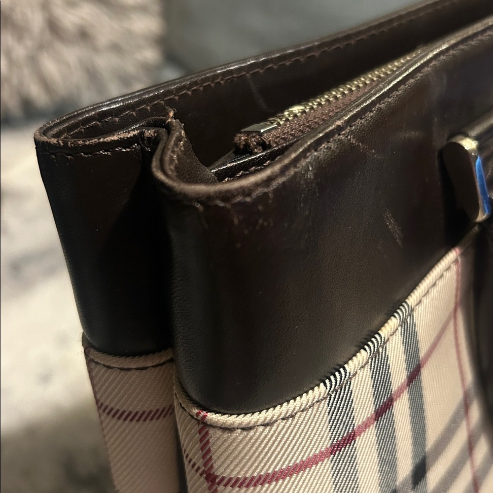 Burberry Canvas Nova Check Medium Square Tote - Picture 15 of 16